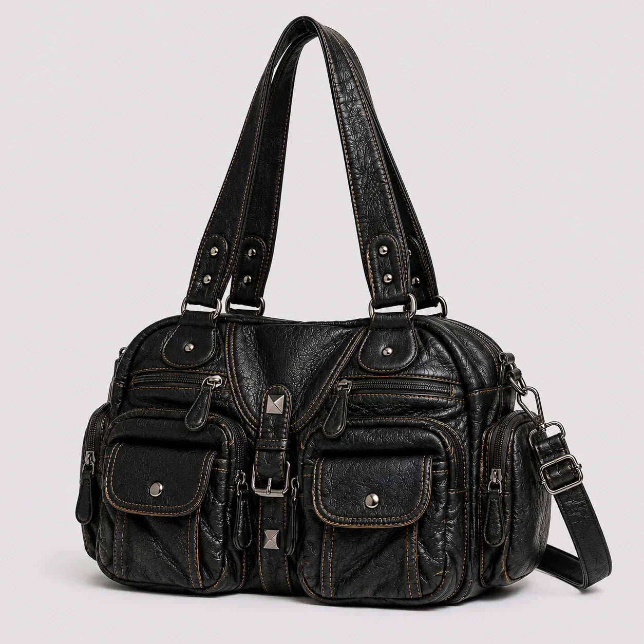 Vintage Handtasche Schwarz – Nahaufnahme am Model getragen
