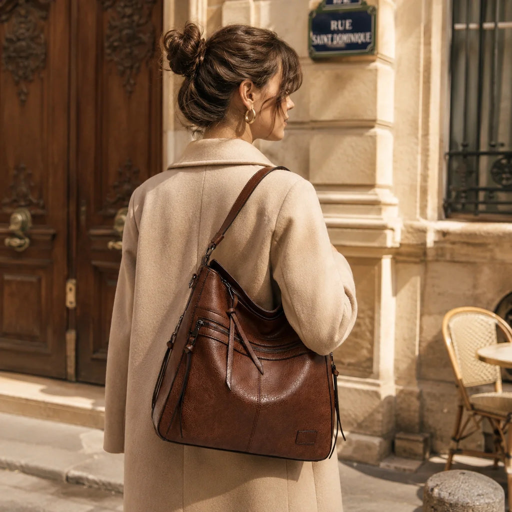 Hobo Tasche Camel Weich – Lifestyle-Aufnahme getragen