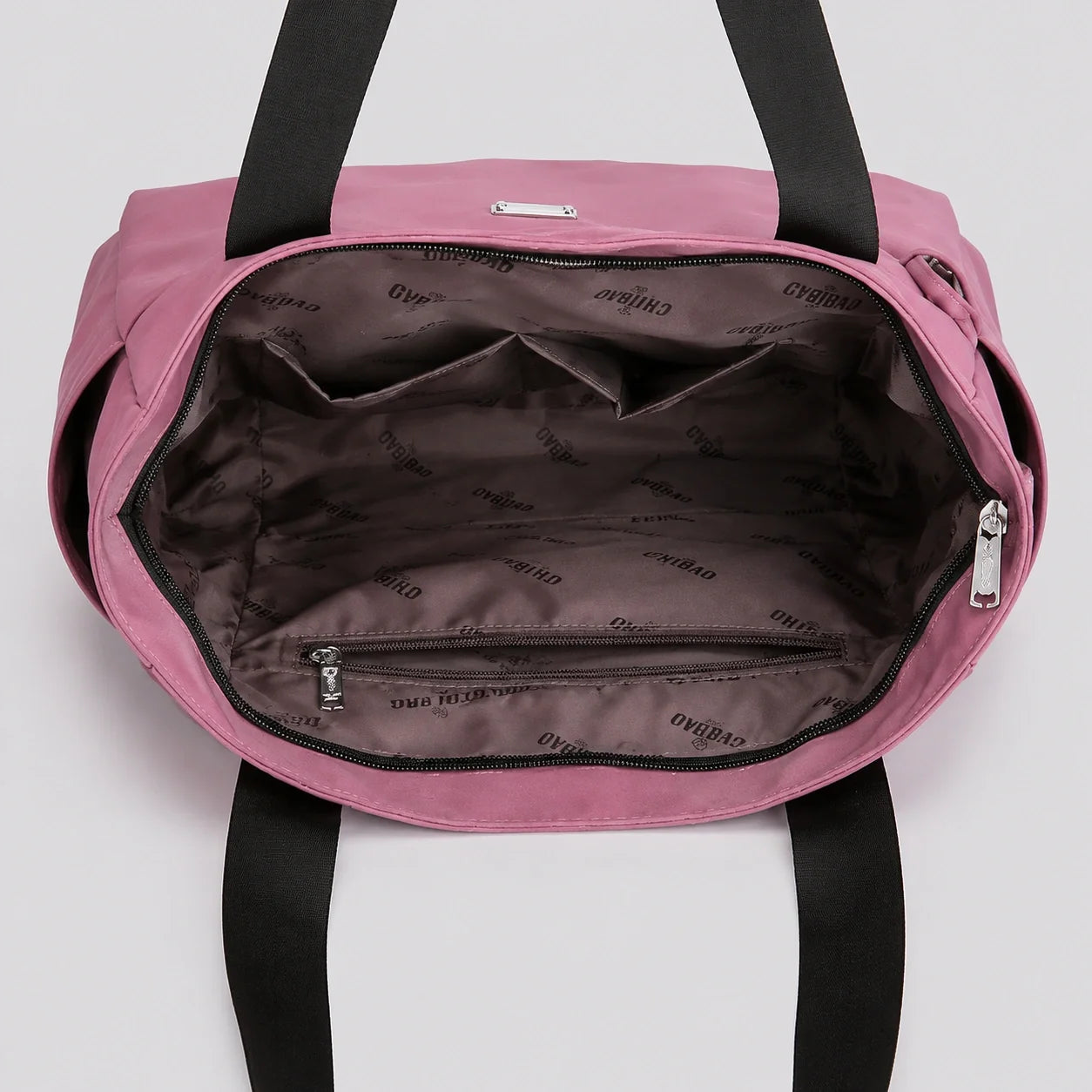Nylon Tasche Rosa – Innenansicht mit geöffnetem Fach