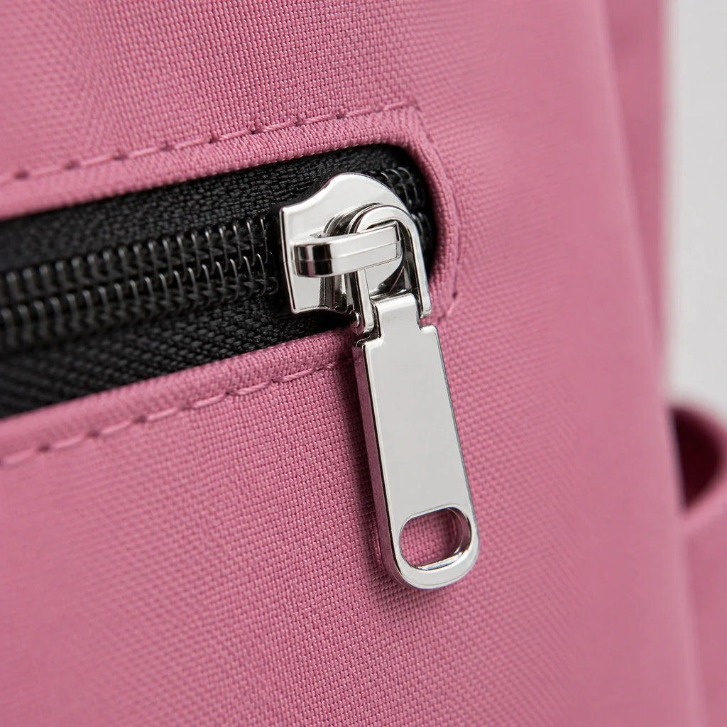 Nylon Tasche Rosa – Nahaufnahme der Materialstruktur