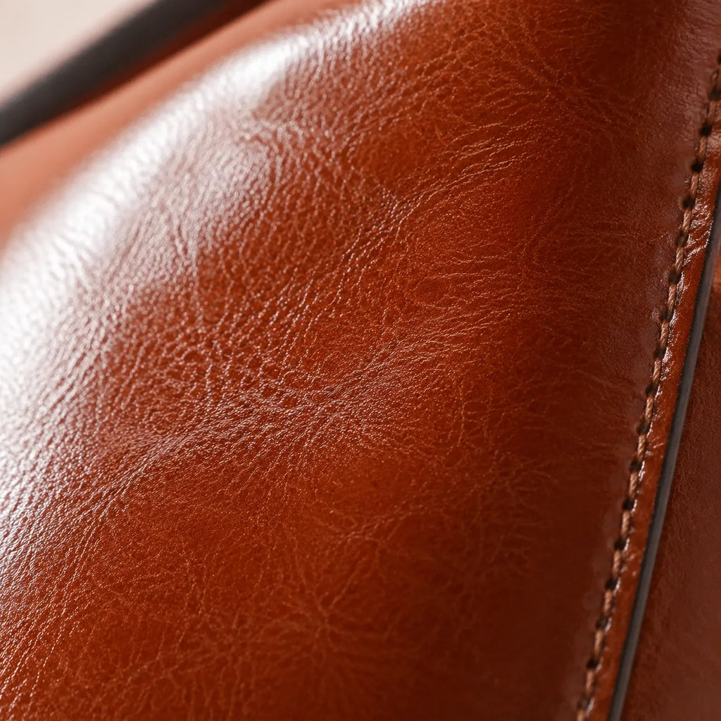 Moderner Lederoptik Tote Cognac – Innenansicht mit geöffnetem Fach