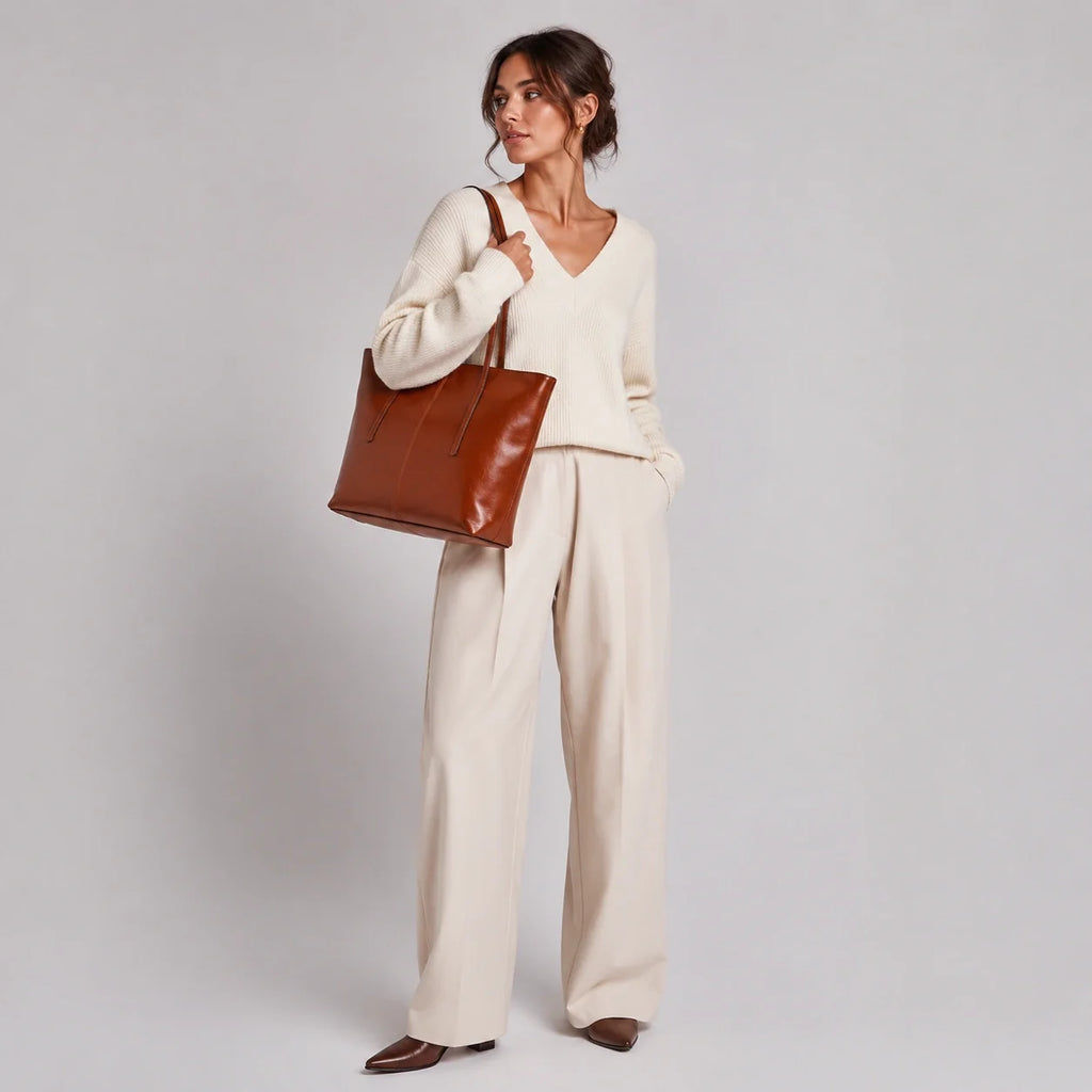 Moderner Lederoptik Tote Cognac – Nahaufnahme der Materialstruktur