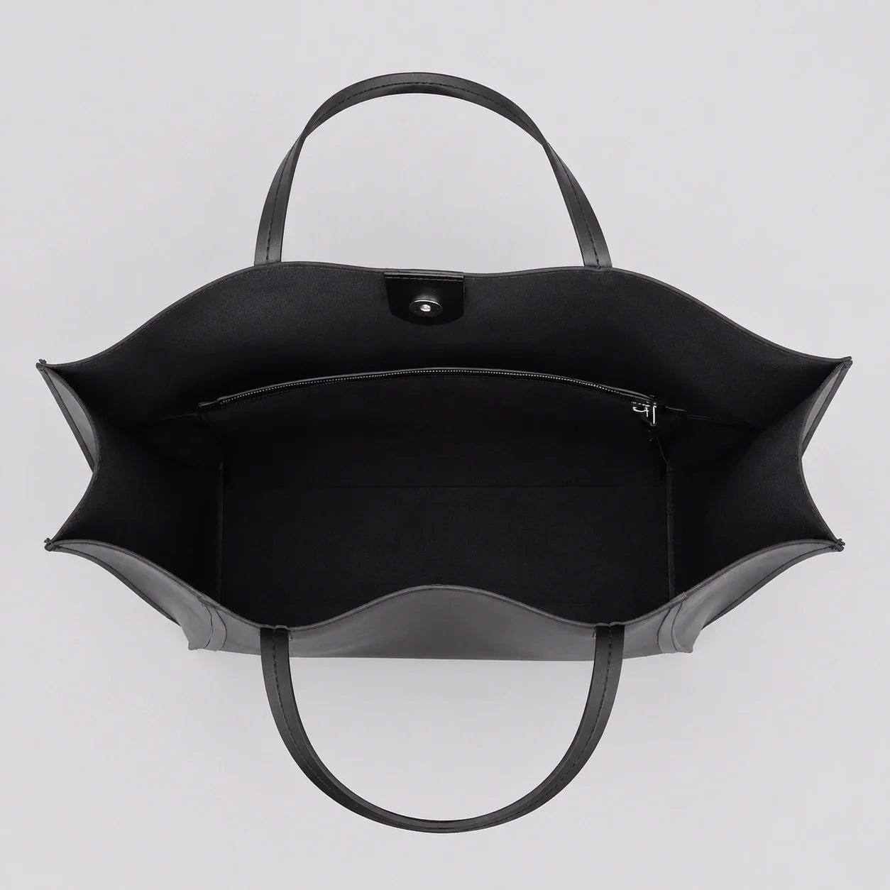 Minimalistischer Tote Bag Schwarz – Innenansicht mit geöffnetem Fach
