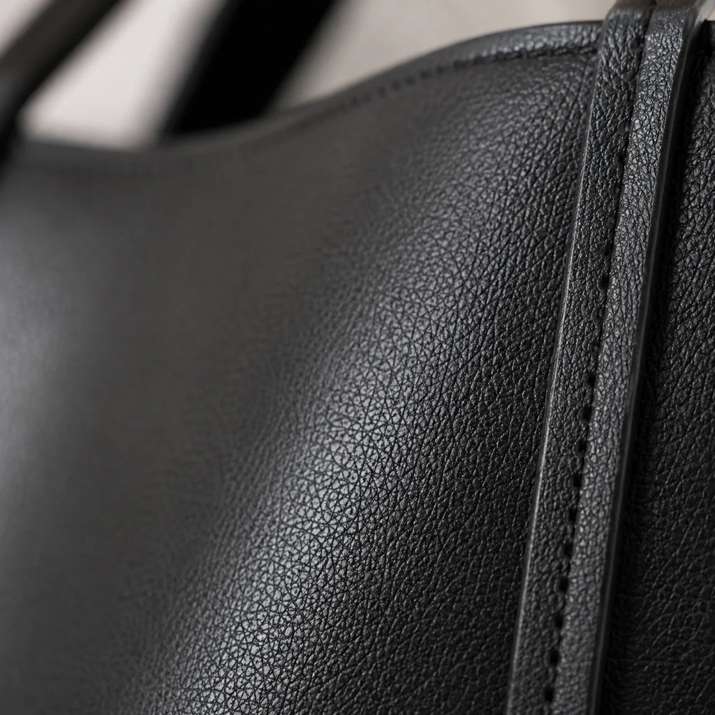 Minimalistischer Tote Bag Schwarz – Detailaufnahme der Verarbeitung