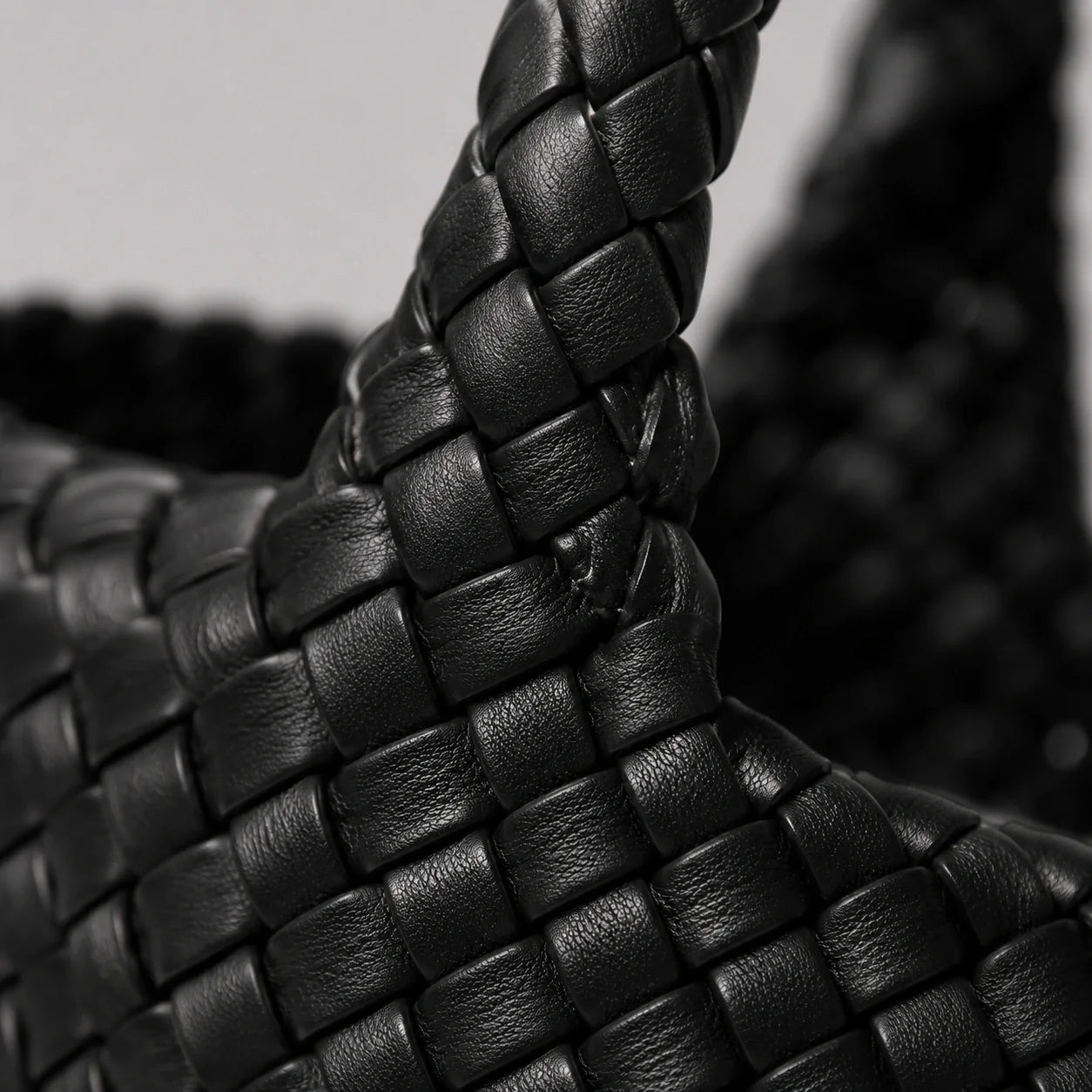 Tote Bag Set Schwarz mit Clutch – Nahaufnahme der Materialstruktur