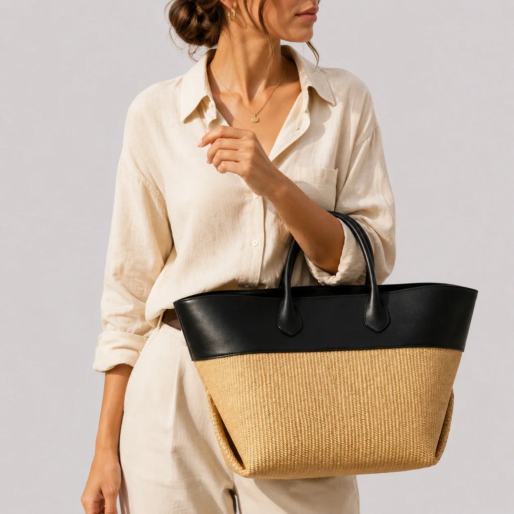 Patchwork Strohtasche Boho – Nahaufnahme am Model getragen