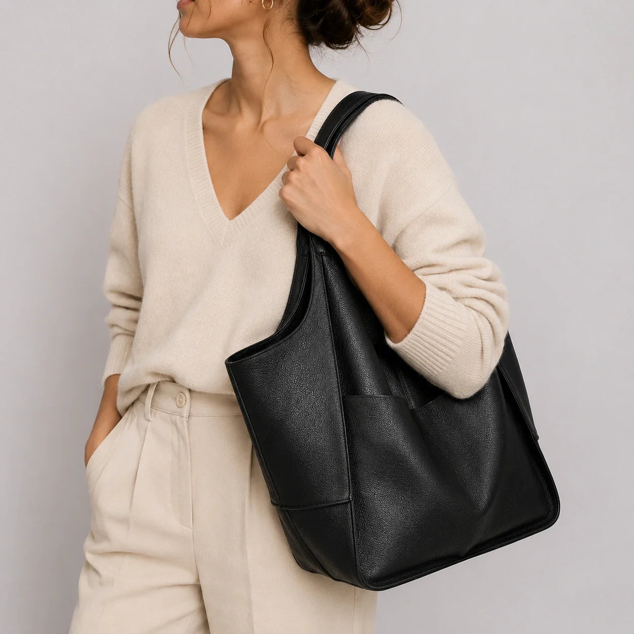 Großer Vintage Shopper Schwarz XXL – Nahaufnahme am Model getragen