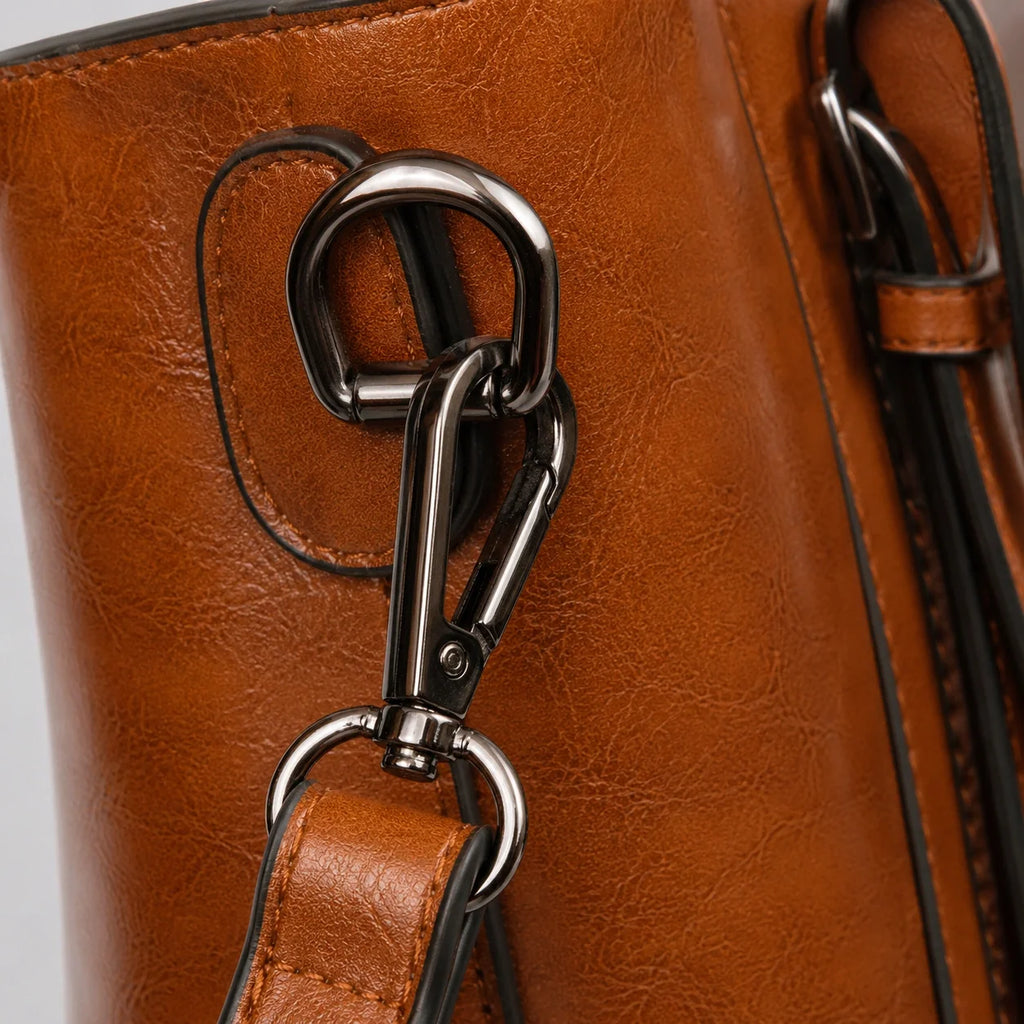 Zeitloser Shopper Cognac Vintage-Look – Nahaufnahme der Materialstruktur